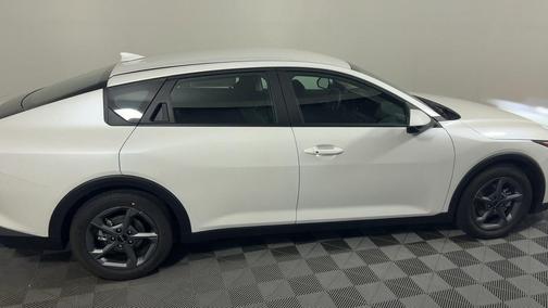 Snow White Pearl 2026 Kia K4 LXS