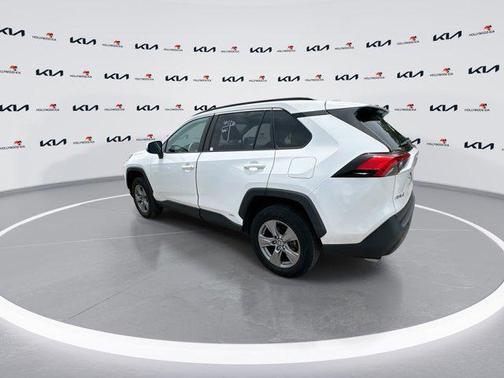 2022 Toyota RAV4 Hybrid XLE