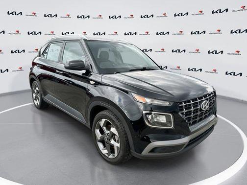 Black Noir Pearl 2023 Hyundai VENUE SEL
