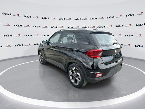 Black Noir Pearl 2023 Hyundai VENUE SEL