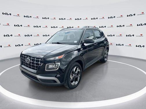 Black Noir Pearl 2023 Hyundai VENUE SEL