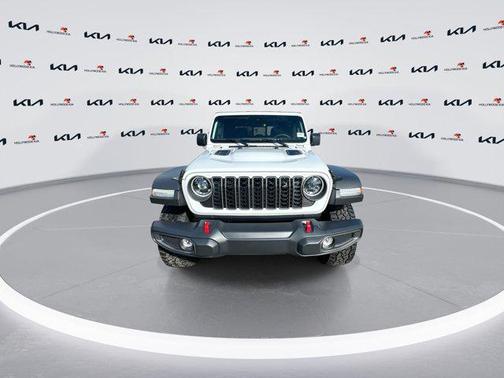 Bright White Clearcoat 2025 Jeep Gladiator Rubicon