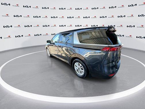 2023 Kia Carnival LX
