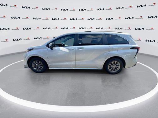 2023 Toyota Sienna XLE