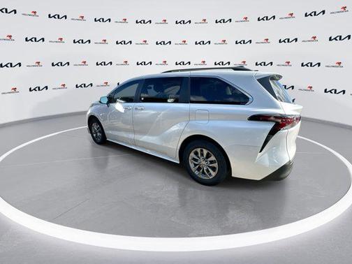 2023 Toyota Sienna XLE