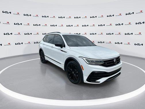 2022 Volkswagen Tiguan 2.0T SE R-Line Black