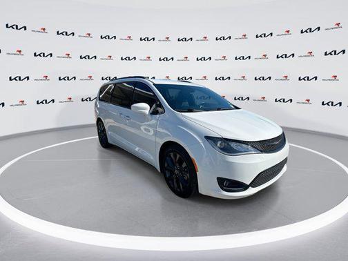 Bright White Clearcoat 2020 Chrysler Pacifica Touring-L Plus