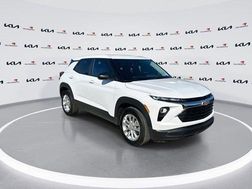 Summit White 2025 Chevrolet Trailblazer LS