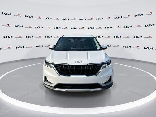 Snow White Pearl 2022 Kia Carnival LXS