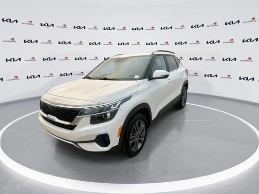 Snow White Pearl 2023 Kia Seltos S