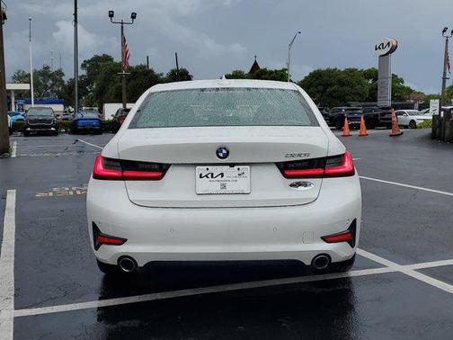2020 BMW 330 i