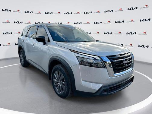 2024 Nissan Pathfinder S FWD