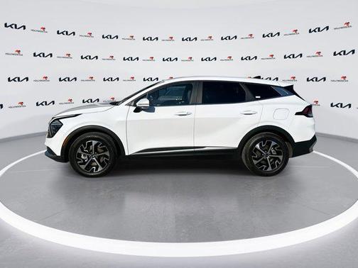 Glacial White Pearl 2024 Kia Sportage EX