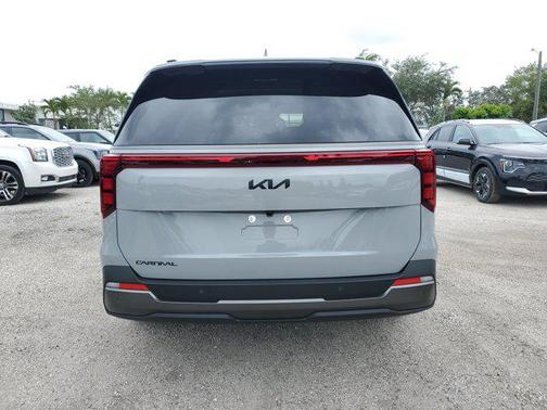 2025 Kia Carnival SX