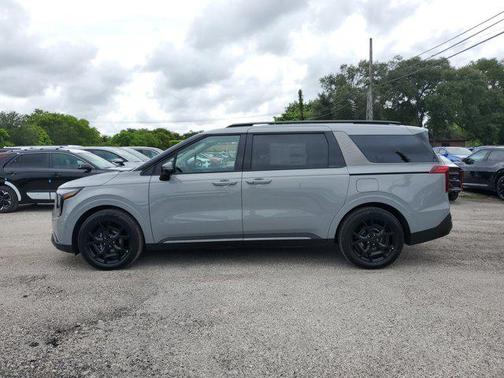 2025 Kia Carnival SX