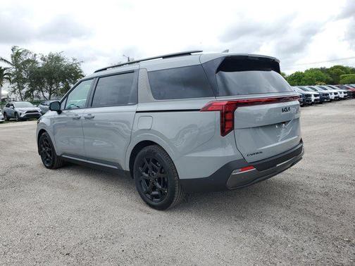 2025 Kia Carnival SX