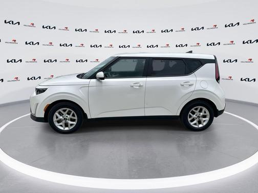 Snow White Pearl 2023 Kia Soul S
