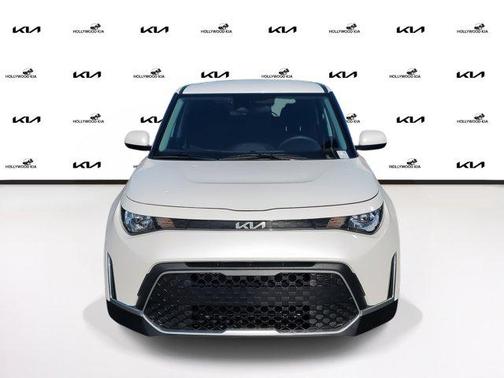 Snow White Pearl 2023 Kia Soul S