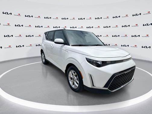 Snow White Pearl 2023 Kia Soul S