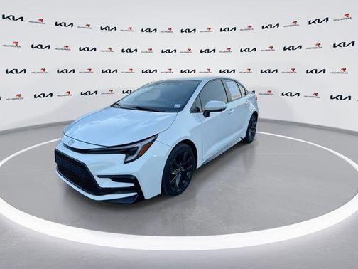 Ice Cap 2023 Toyota Corolla SE