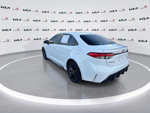 Ice Cap 2023 Toyota Corolla SE