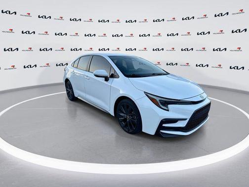 Ice Cap 2023 Toyota Corolla SE