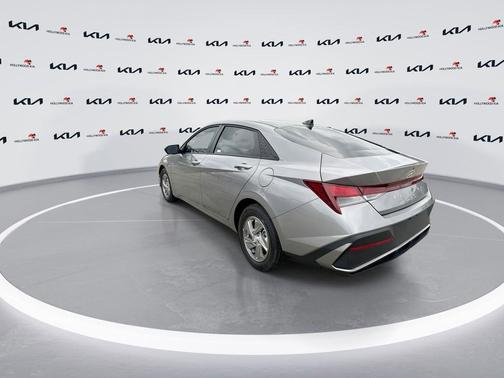 Fluid Metal 2025 Hyundai ELANTRA SE