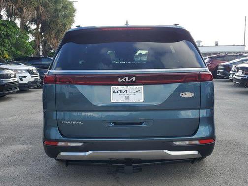 2023 Kia Carnival SX