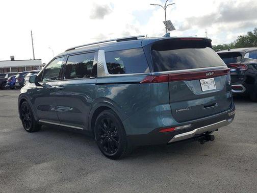 2023 Kia Carnival SX