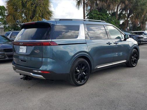 2023 Kia Carnival SX