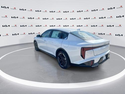 Snow White Pearl 2026 Kia K4 GT-Line
