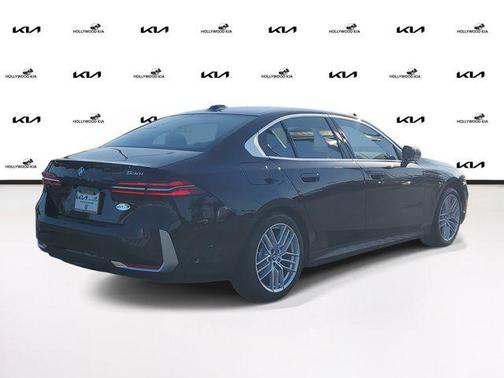 2025 BMW 530 i