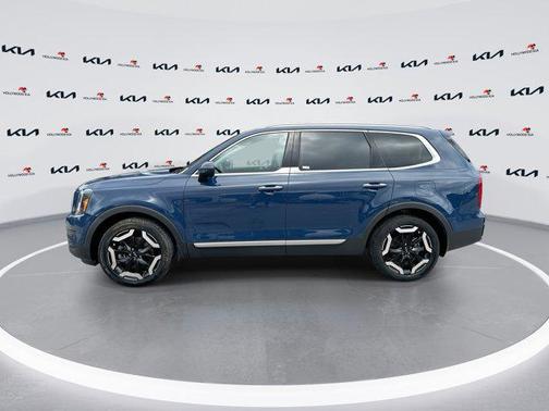 Midnight Lake Blue 2023 Kia Telluride S