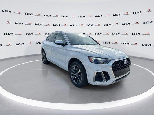 Glacier White Metallic 2023 Audi Q5 45 S line Premium
