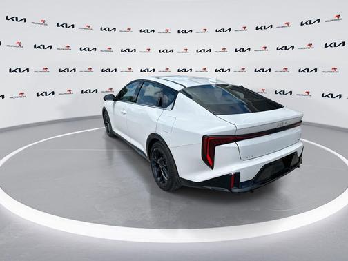 Snow White Pearl 2025 Kia K4 GT-Line Turbo