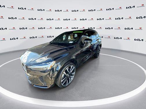 2024 Volvo XC60 Recharge Plug-In Hybrid T8 Ultimate Dark Theme