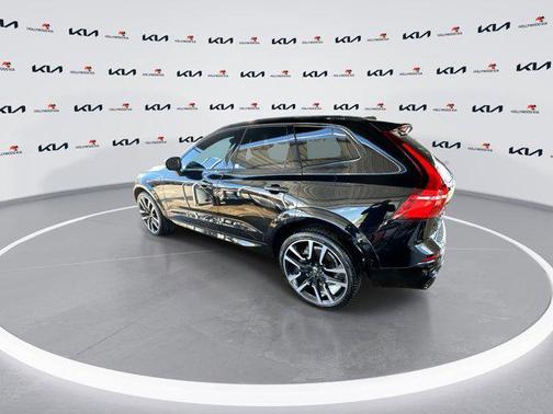 2024 Volvo XC60 Recharge Plug-In Hybrid T8 Ultimate Dark Theme