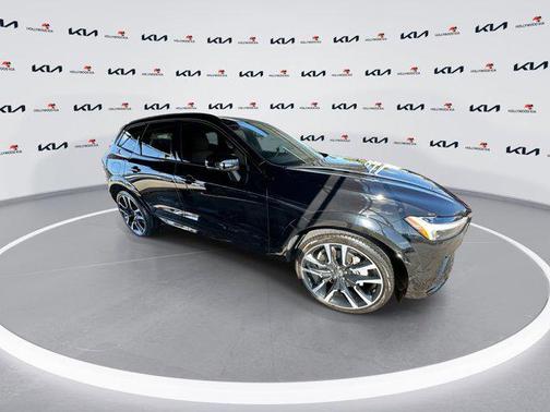 2024 Volvo XC60 Recharge Plug-In Hybrid T8 Ultimate Dark Theme