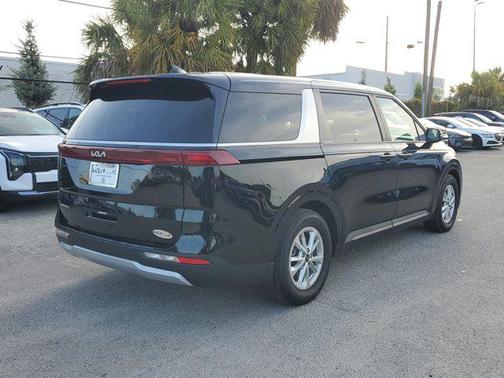 2024 Kia Carnival LX