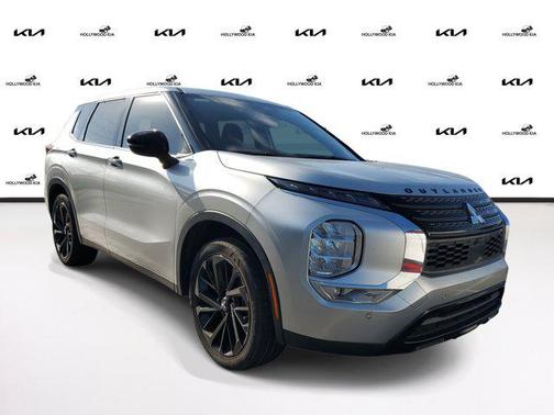 2022 Mitsubishi Outlander SE