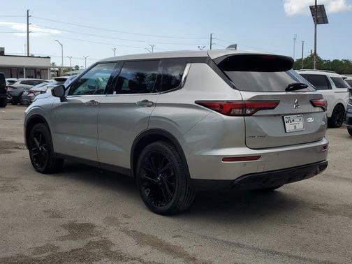2022 Mitsubishi Outlander SE