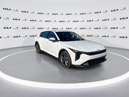 White Pearl 2026 Kia K4 LXS