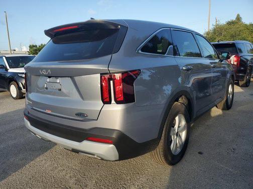 2025 Kia Sorento LX