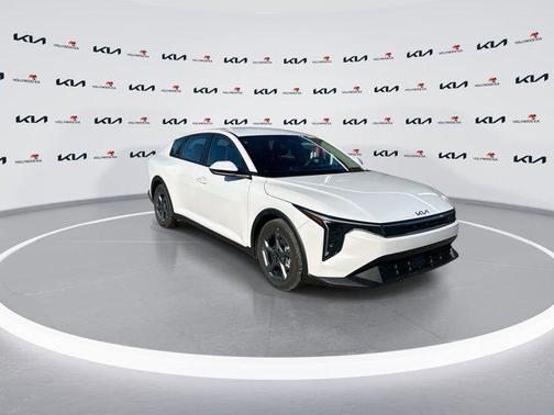 Snow White Pearl 2026 Kia K4 LXS