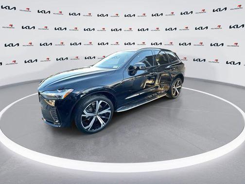 2022 Volvo XC60 B5 R-Design