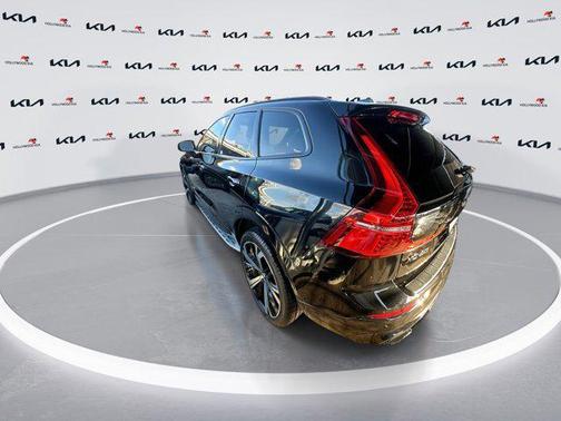 2022 Volvo XC60 B5 R-Design