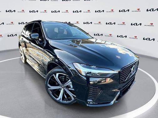2022 Volvo XC60 B5 R-Design