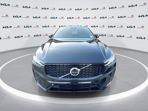 2022 Volvo XC60 B5 R-Design