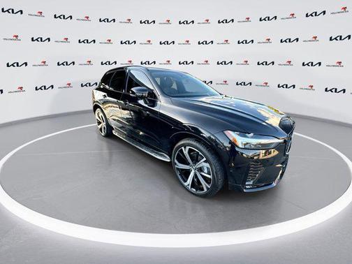 2022 Volvo XC60 B5 R-Design