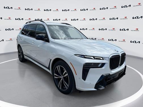 Mineral White Metallic 2025 BMW X7 M60i